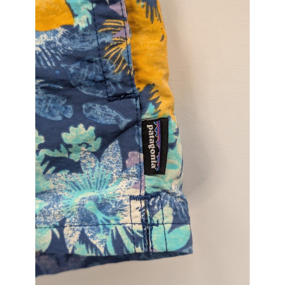 Patagonia W's Barely Baggies Shorts 2.5"  *Size Small* - Picture 4 of 6